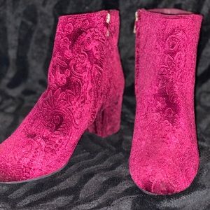 Super cute Zigisoho boots size 8.